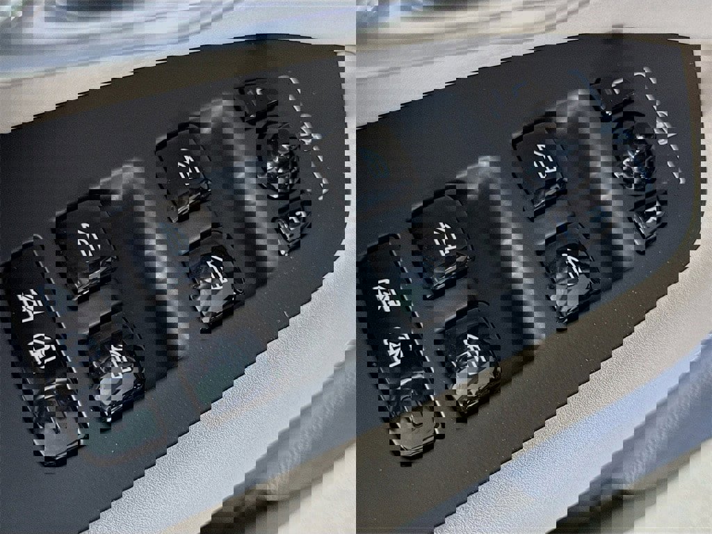 Certified 2026 Volvo XC90 B6 Core image 18