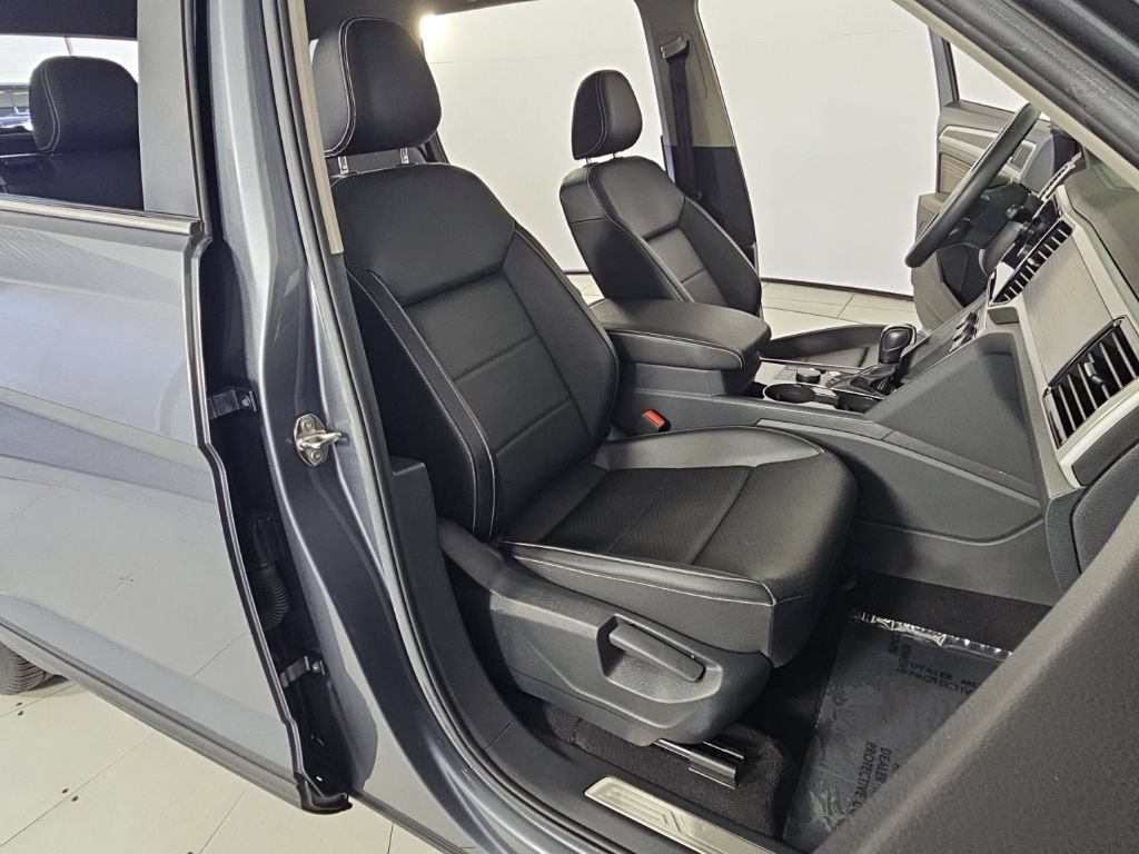 Certified 2023 Volkswagen Atlas SE w/ Black Wheel Package AWD/4WD image 18