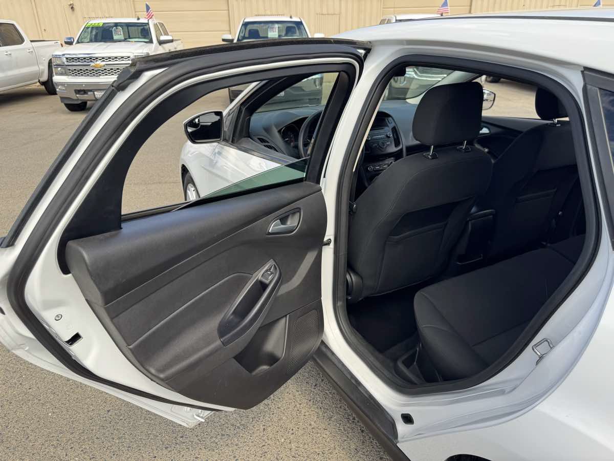 Used 2015 Ford Focus SE FWD image 20
