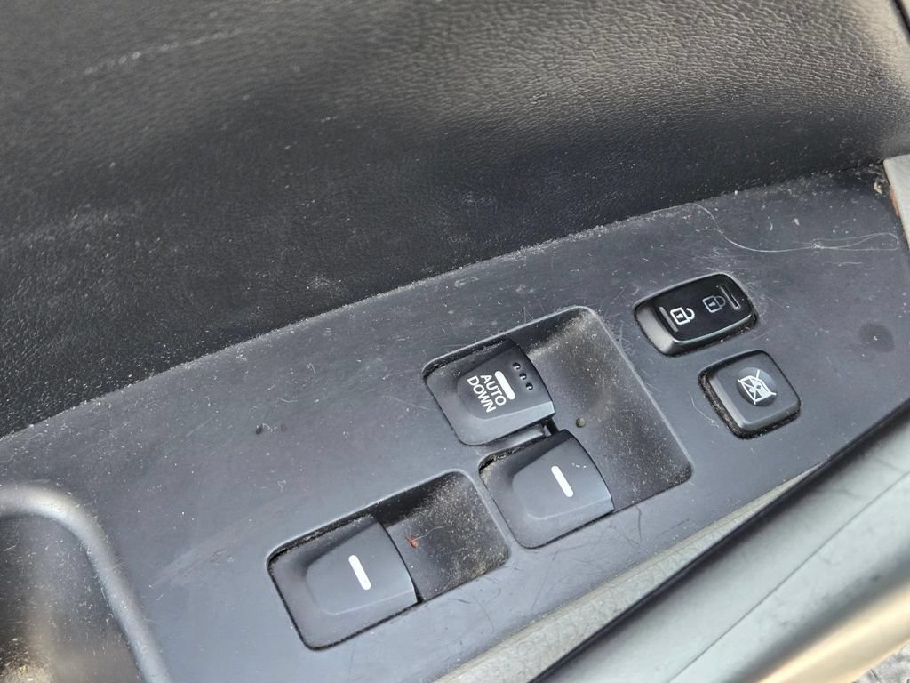 Used 2012 Hyundai Veloster FWD image 13