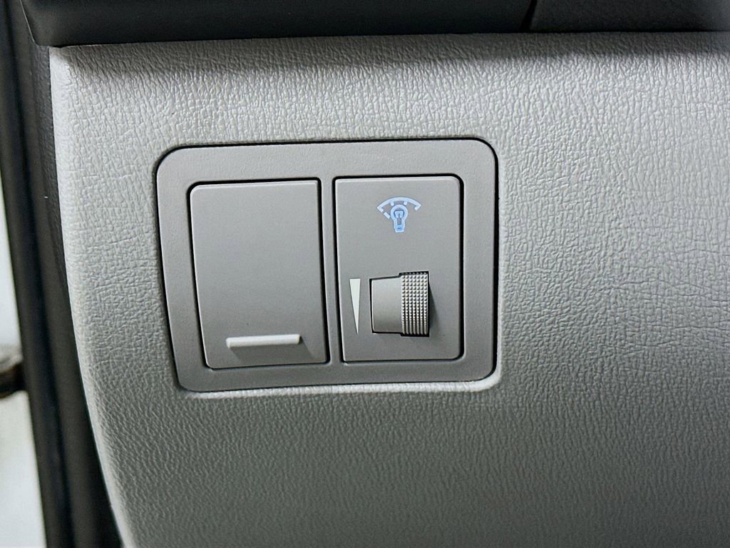 Used 2010 Hyundai Elantra GLS w/ Sunroof Pkg 3 FWD image 11