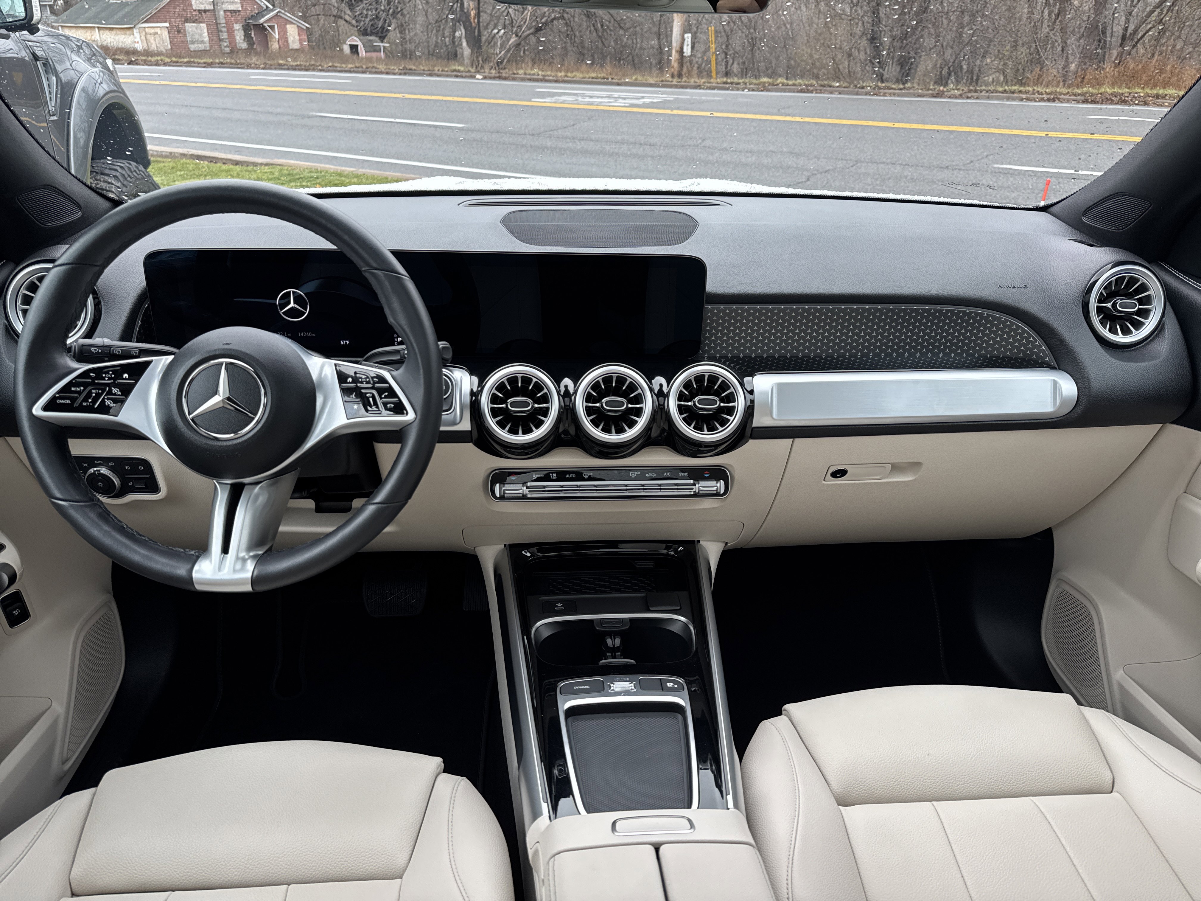 Certified 2025 Mercedes-Benz GLB 250 4MATIC image 11