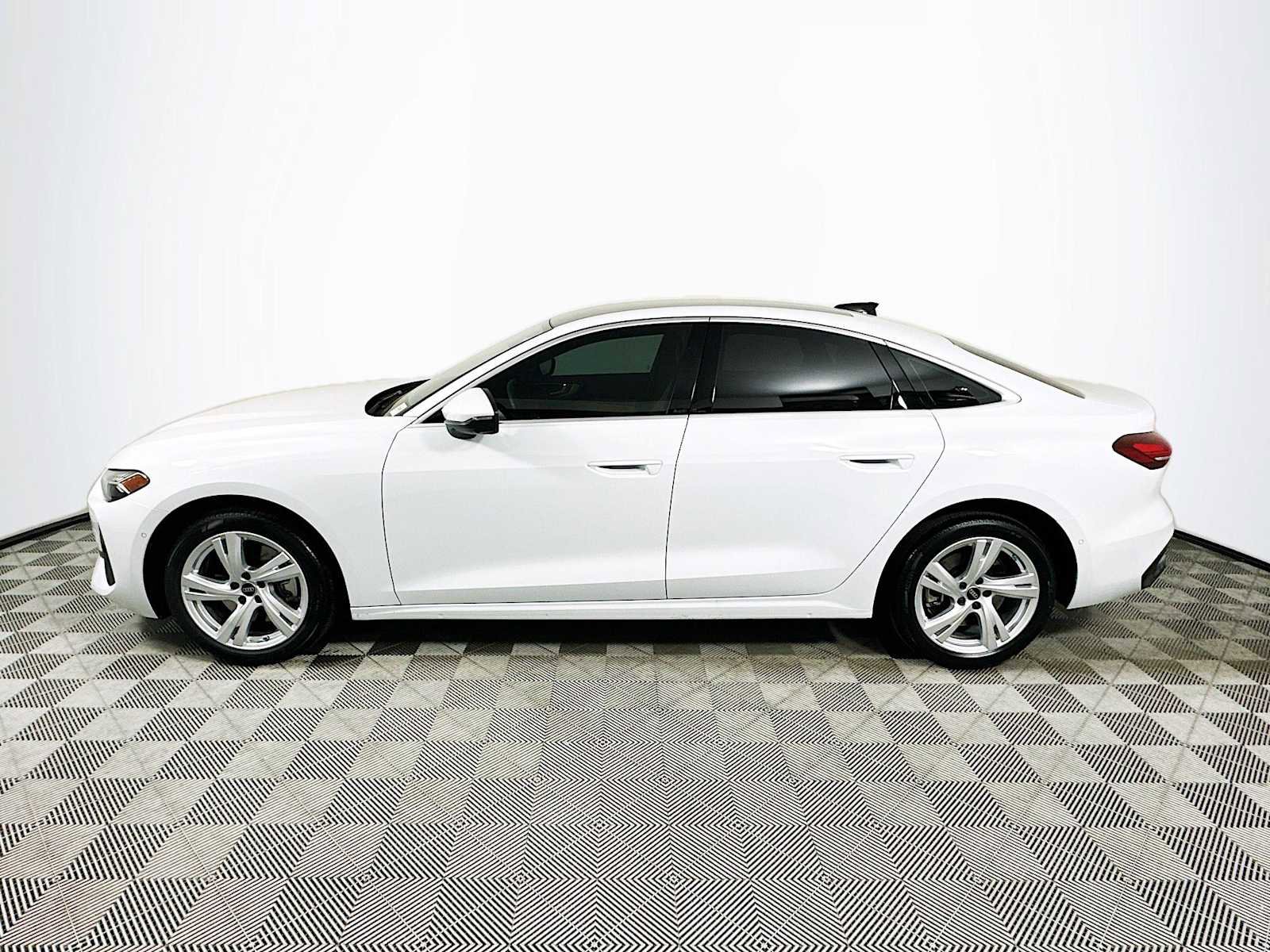 Used 2025 Audi A5 2.0T Premium Plus w/ Premium Plus AWD/4WD image 4