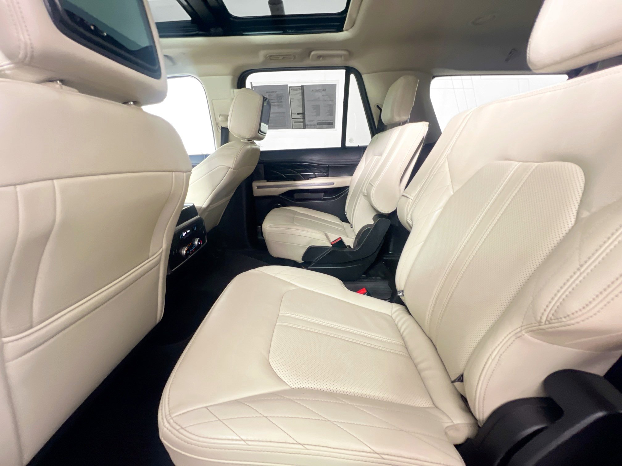 Used 2018 Ford Expedition Max Platinum AWD/4WD image 29