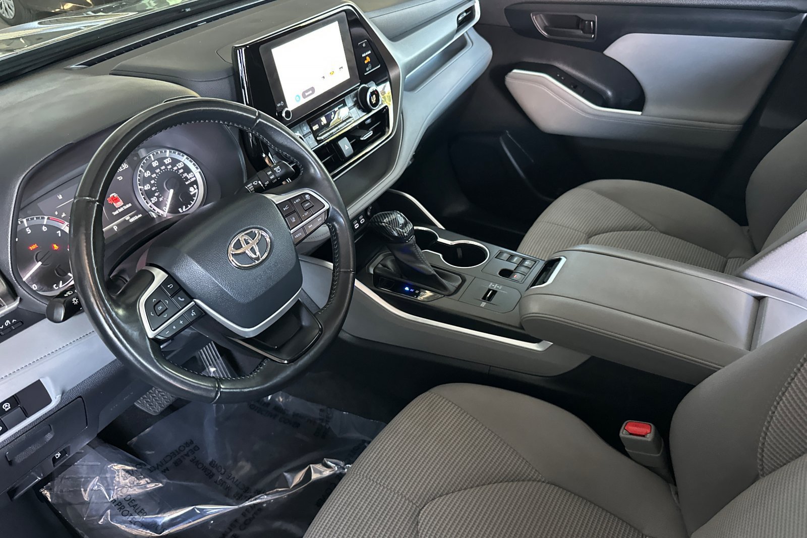 Used 2023 Toyota Highlander LE FWD image 10