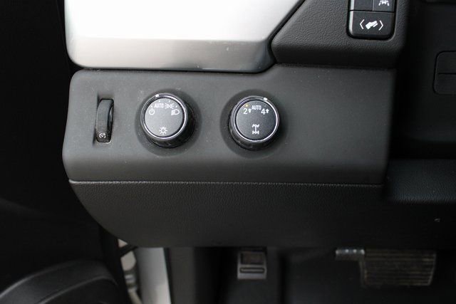 Used 2018 Chevrolet Suburban LT image 10