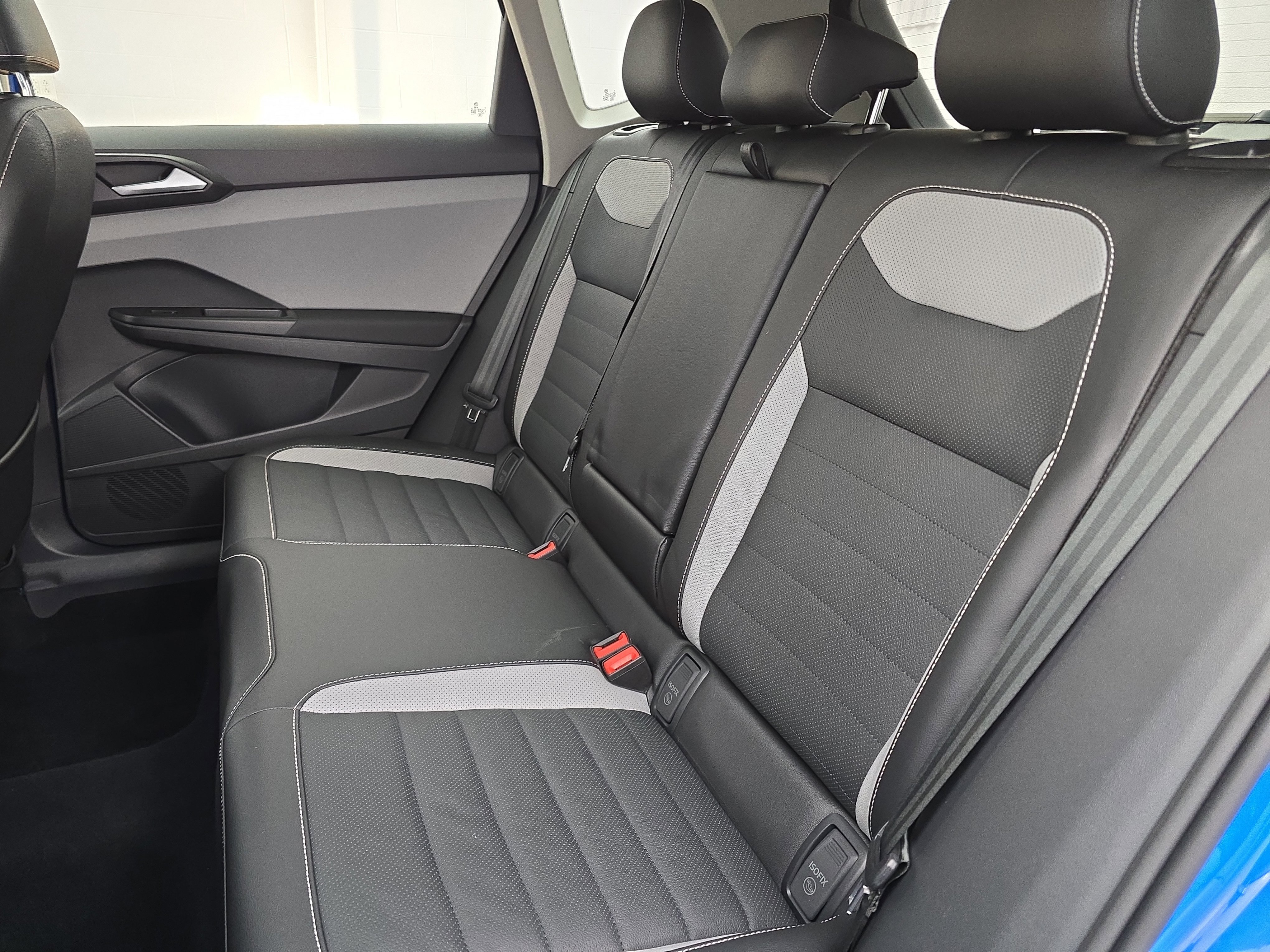 Certified 2022 Volkswagen Taos SEL w/ Panoramic Sunroof Package image 13