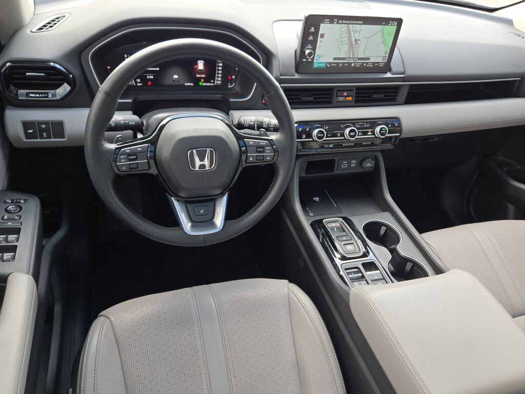 Used 2025 Honda Pilot Elite image 24