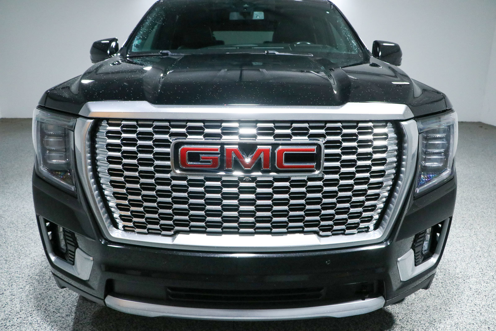 Used 2021 GMC Yukon Denali AWD/4WD image 4