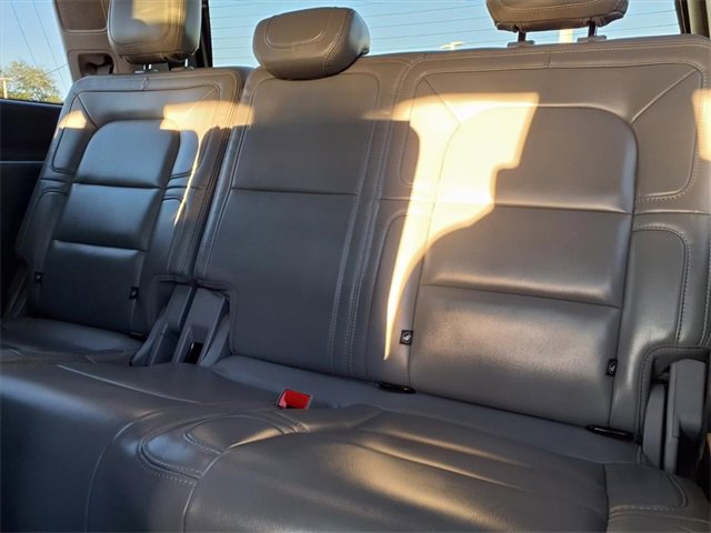 Used 2020 Lincoln Navigator Reserve w/ Luxury Package image 12