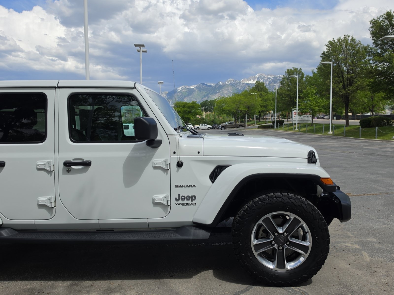 Used 2019 Jeep Wrangler Unlimited Sahara AWD/4WD image 9