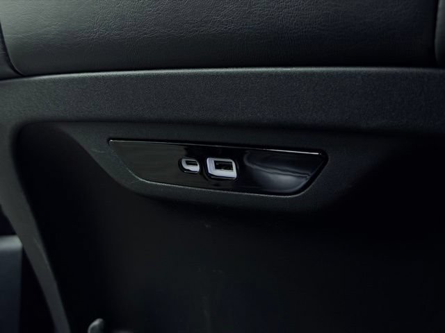 Used 2025 Chrysler Pacifica Limited FWD image 29
