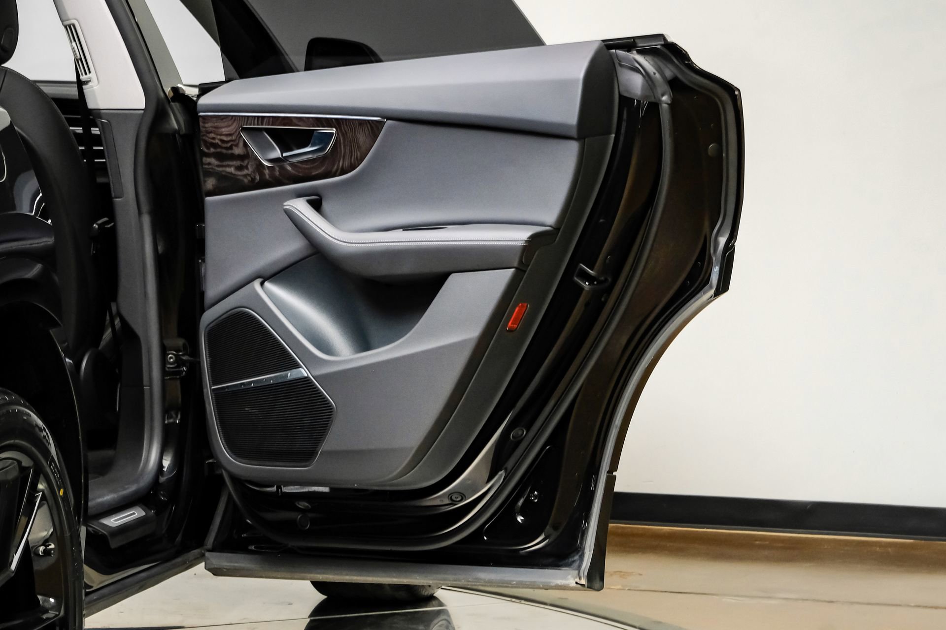 Used 2023 Audi Q8 Premium Plus w/ Premium Plus Package image 49