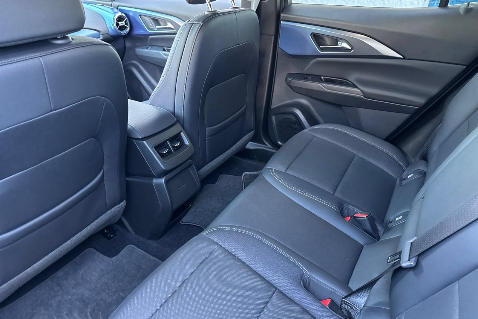 Used 2024 Chevrolet Equinox EV LT AWD/4WD image 15