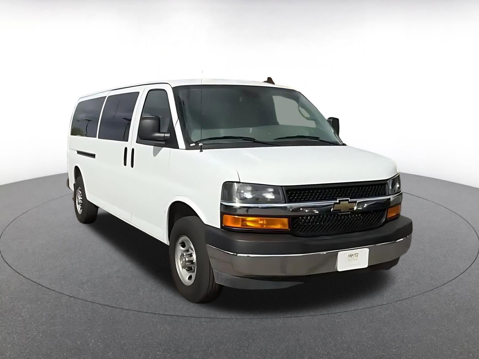 Used 2025 Chevrolet Express 3500 LT w/ LT Preferred Equipment Group image 3