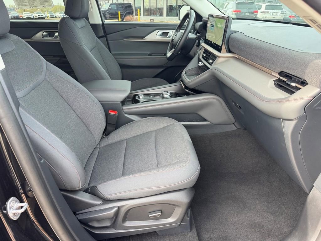 Used 2025 Ford Explorer Active image 8