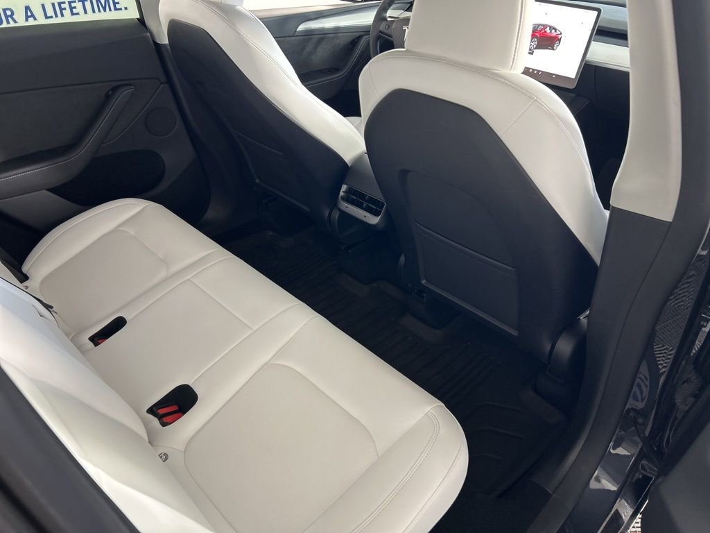 Used 2024 Tesla Model Y Long Range image 31
