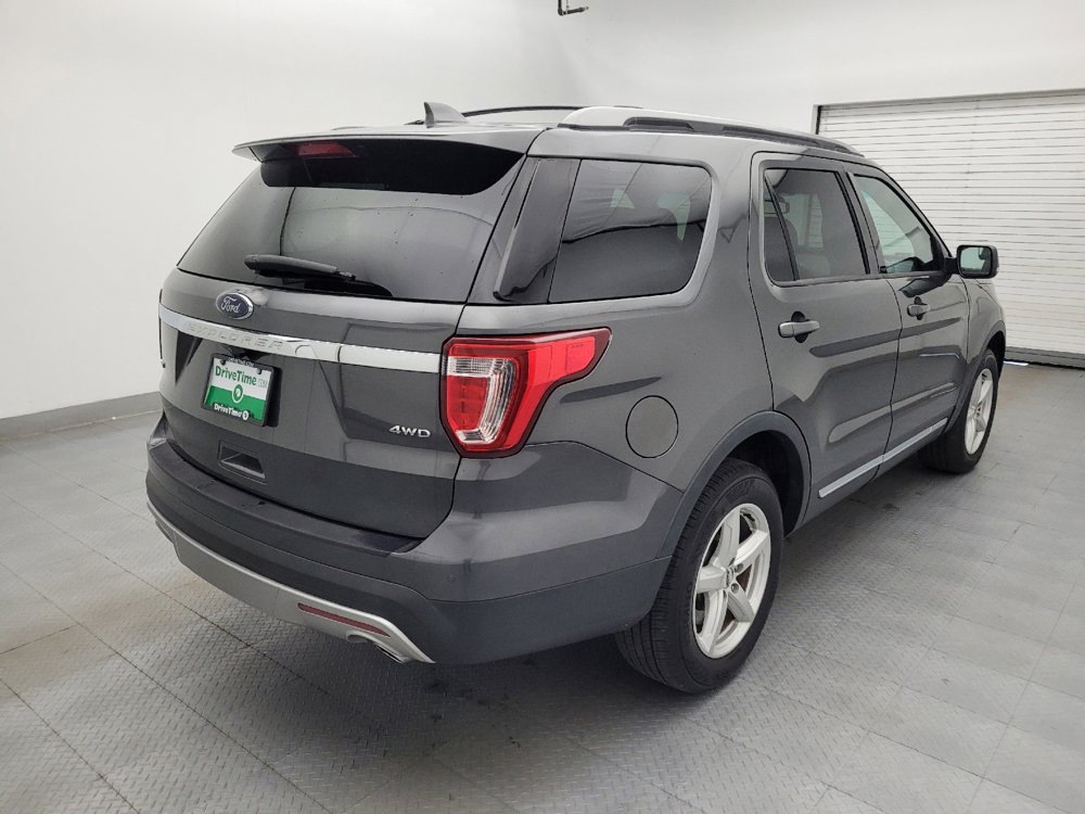 Used 2016 Ford Explorer XLT w/ Equipment Group 202A AWD/4WD image 9