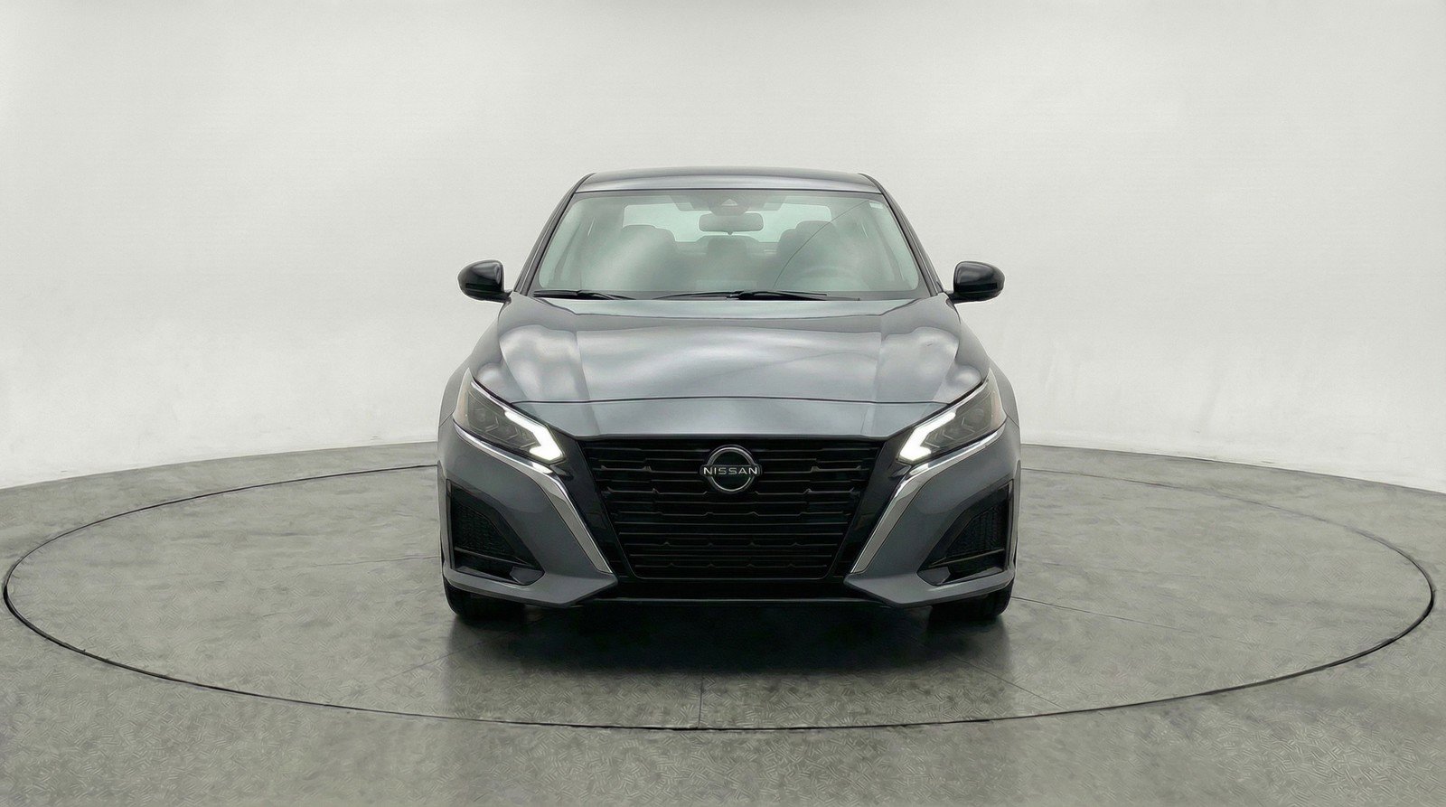 Used 2025 Nissan Altima 2.5 SV FWD image 2