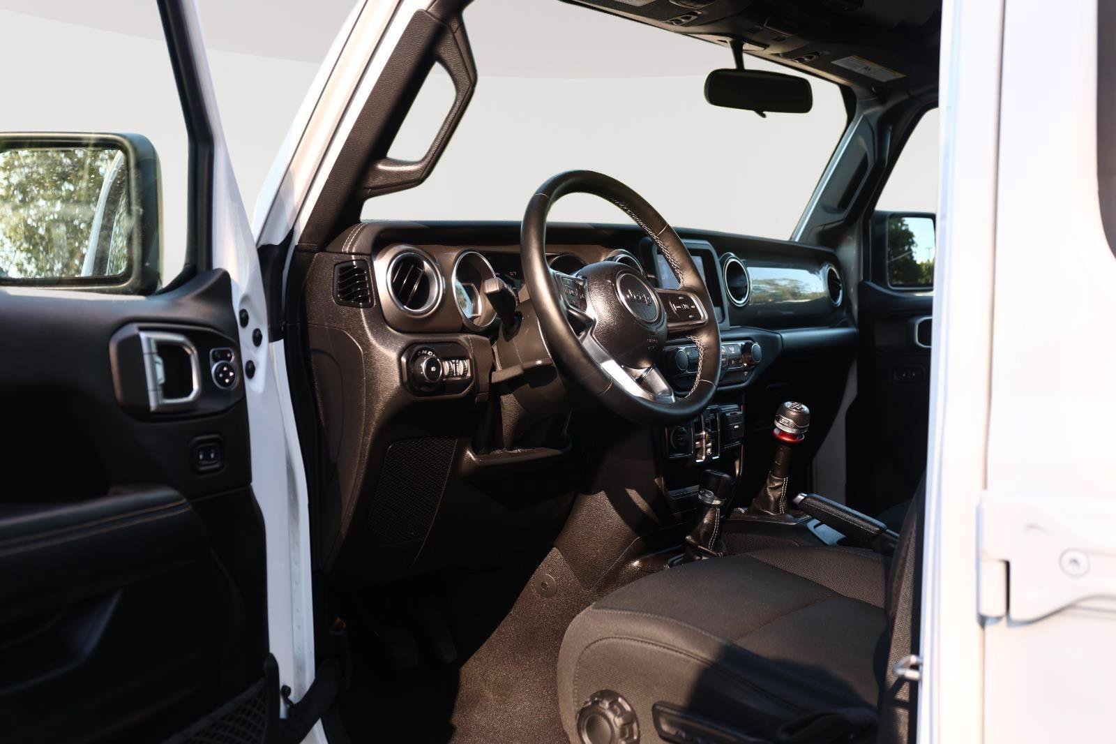 Used 2020 Jeep Wrangler Unlimited Sahara w/ Cold Weather Group AWD/4WD image 12