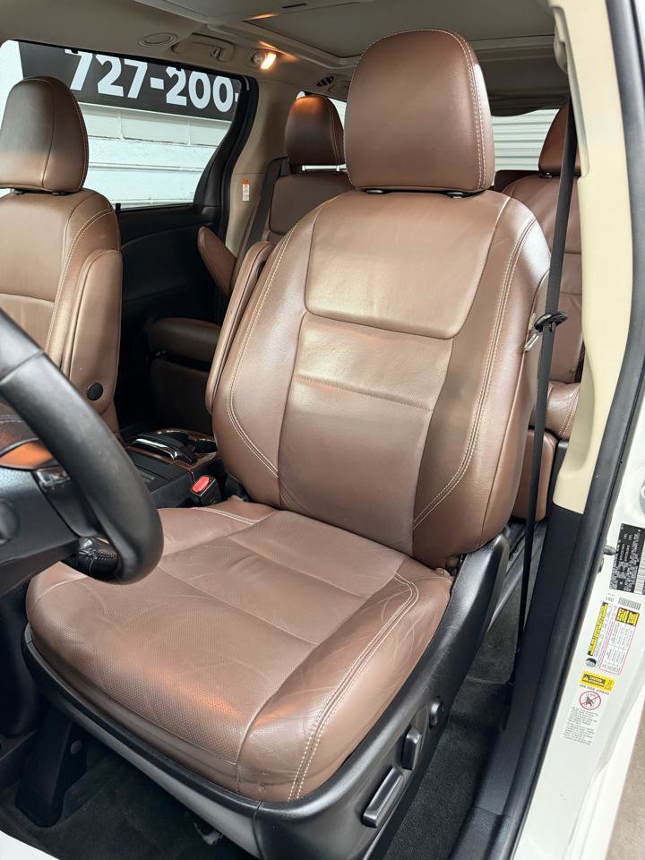 Used 2017 Toyota Sienna Limited Premium w/ Advanced Technology Package FWD image 16