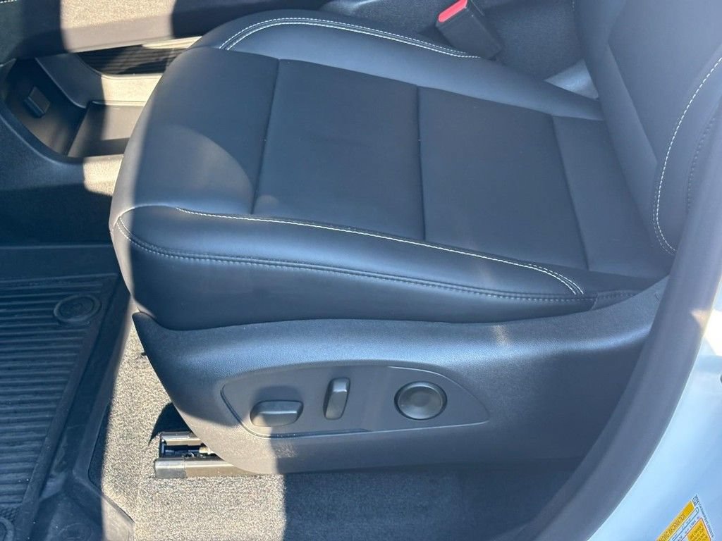 Used 2025 GMC Acadia Elevation w/ Elevation Premium Package FWD image 16