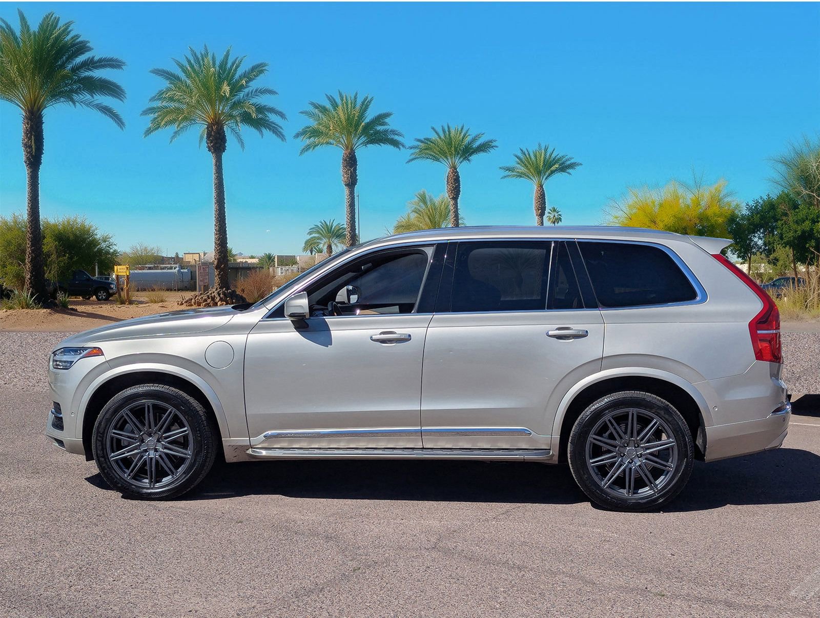 Used 2018 Volvo XC90 T8 Inscription w/ Luxury Package image 2
