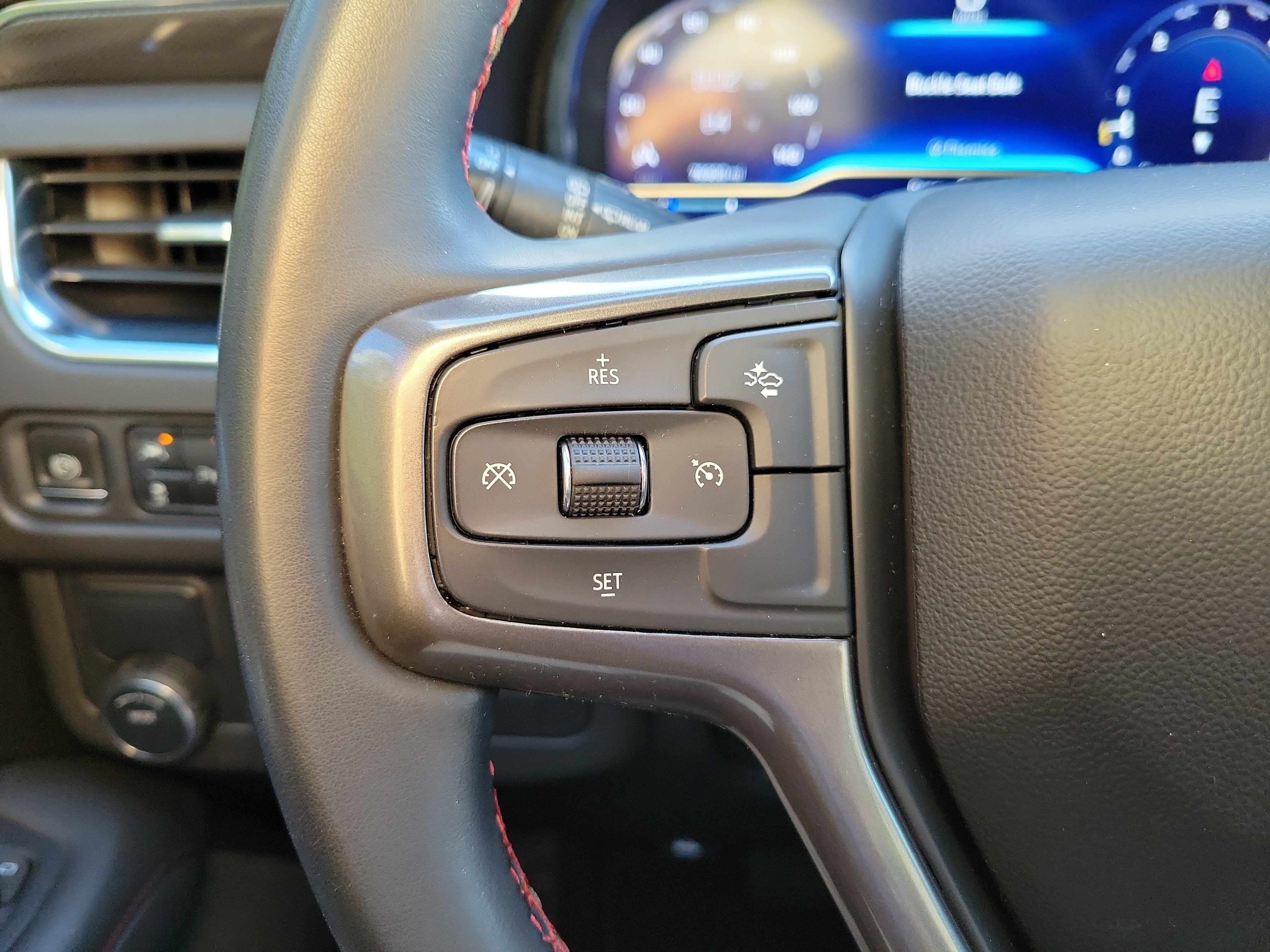 Used 2023 Chevrolet Suburban RST RWD image 27