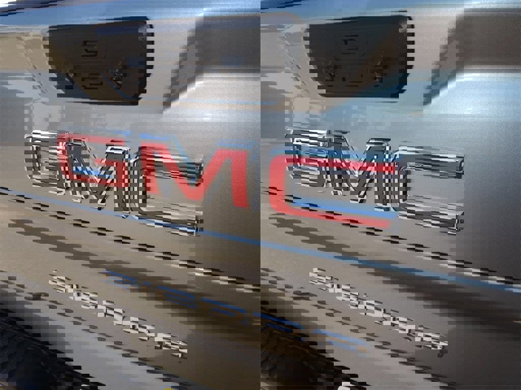 Certified 2025 GMC Sierra 2500 AT4X image 10