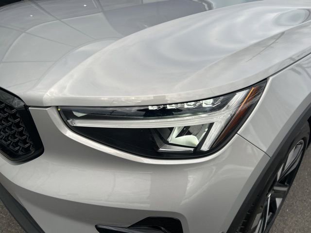 Certified 2025 Volvo XC40 B5 Plus AWD/4WD image 8