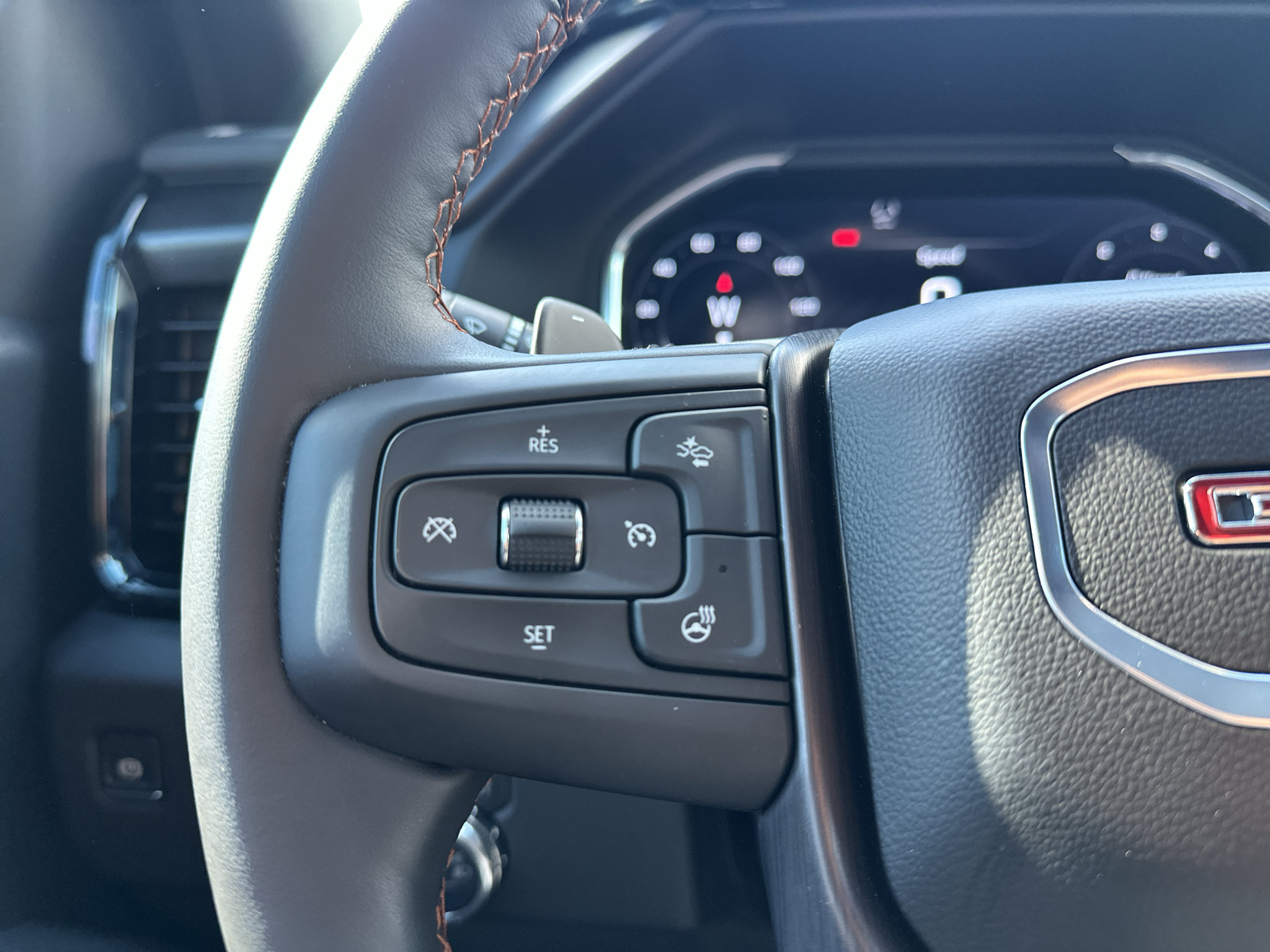 Used 2025 GMC Sierra 1500 AT4 w/ AT4 Premium Package AWD/4WD image 25