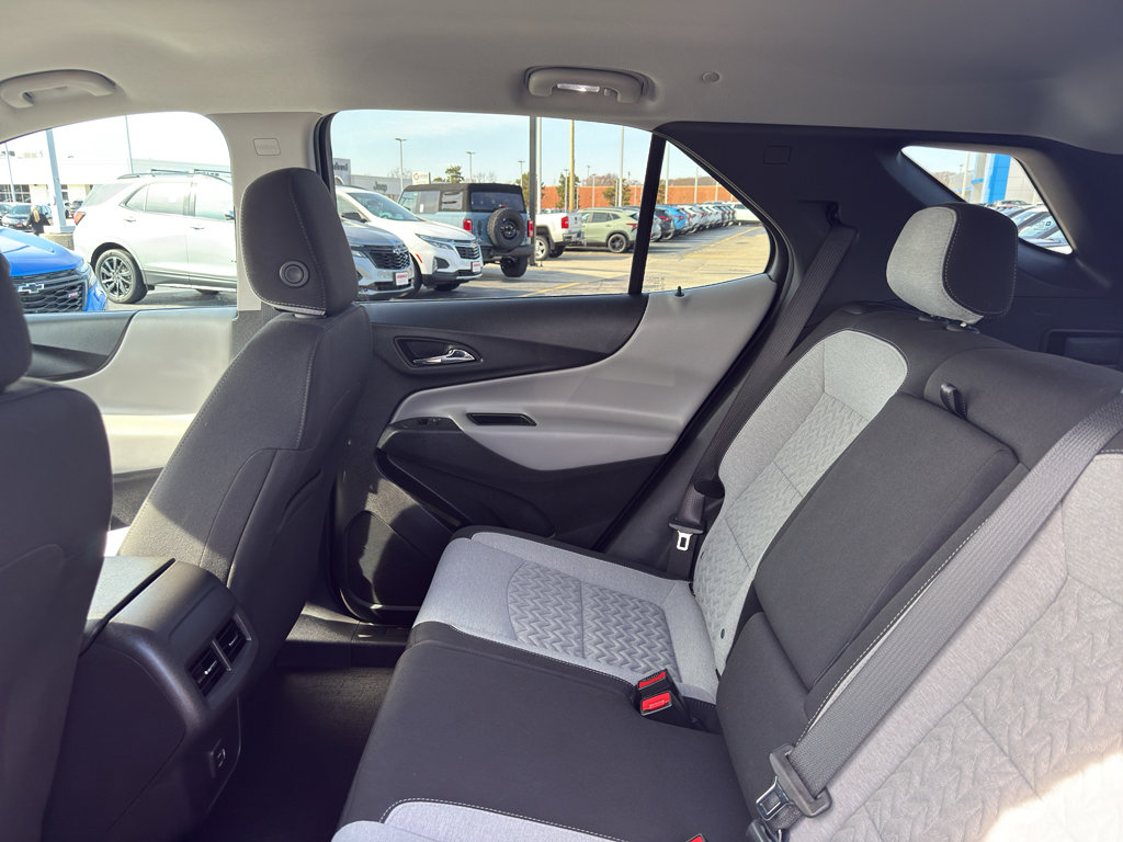 Used 2023 Chevrolet Equinox LT image 32