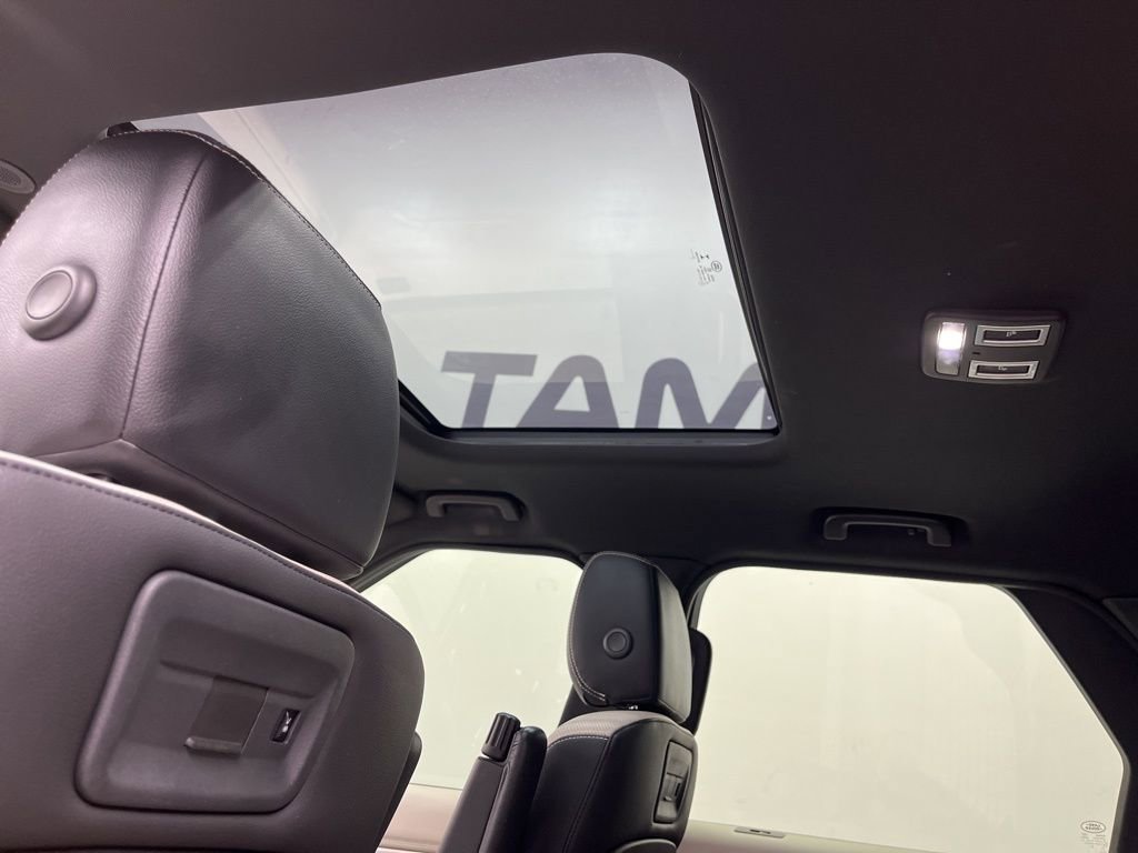 Used 2021 Land Rover Discovery S R-Dynamic AWD/4WD image 17