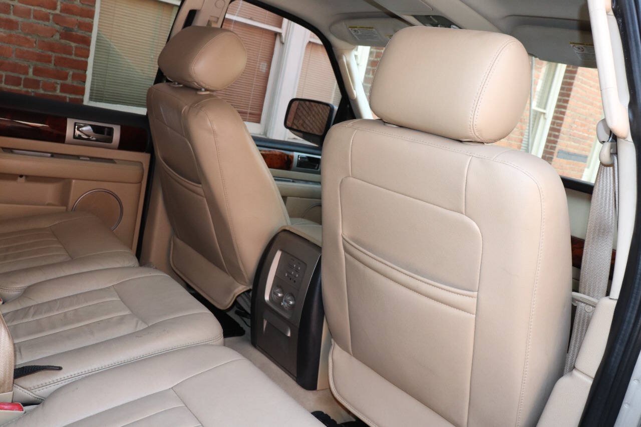 Used 2006 Lincoln Navigator Luxury RWD image 34