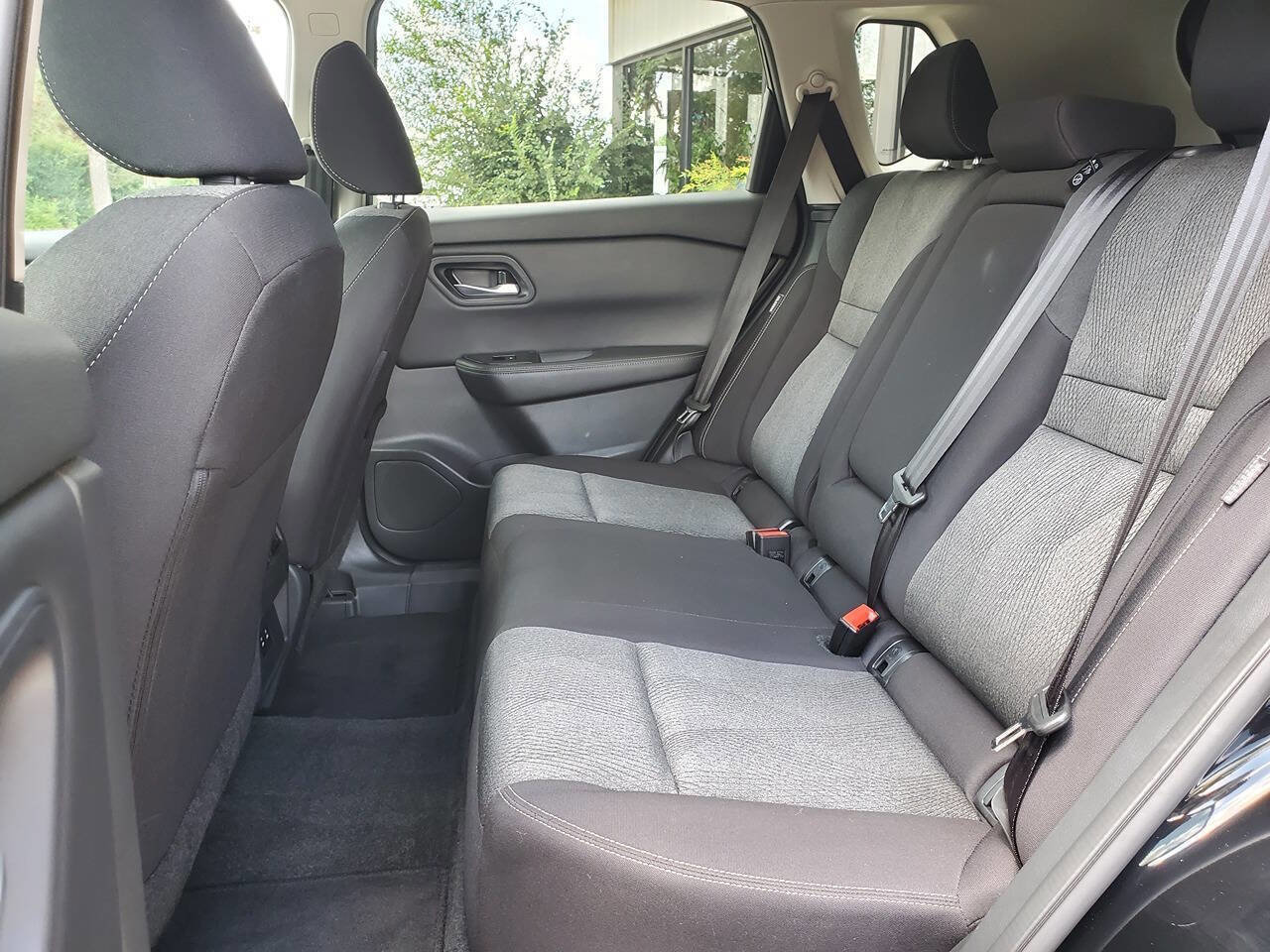 Used 2024 Nissan Rogue SV image 19