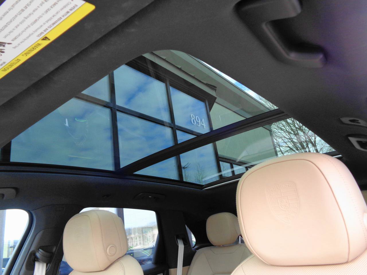 Used 2022 Porsche Cayenne Platinum Edition image 15