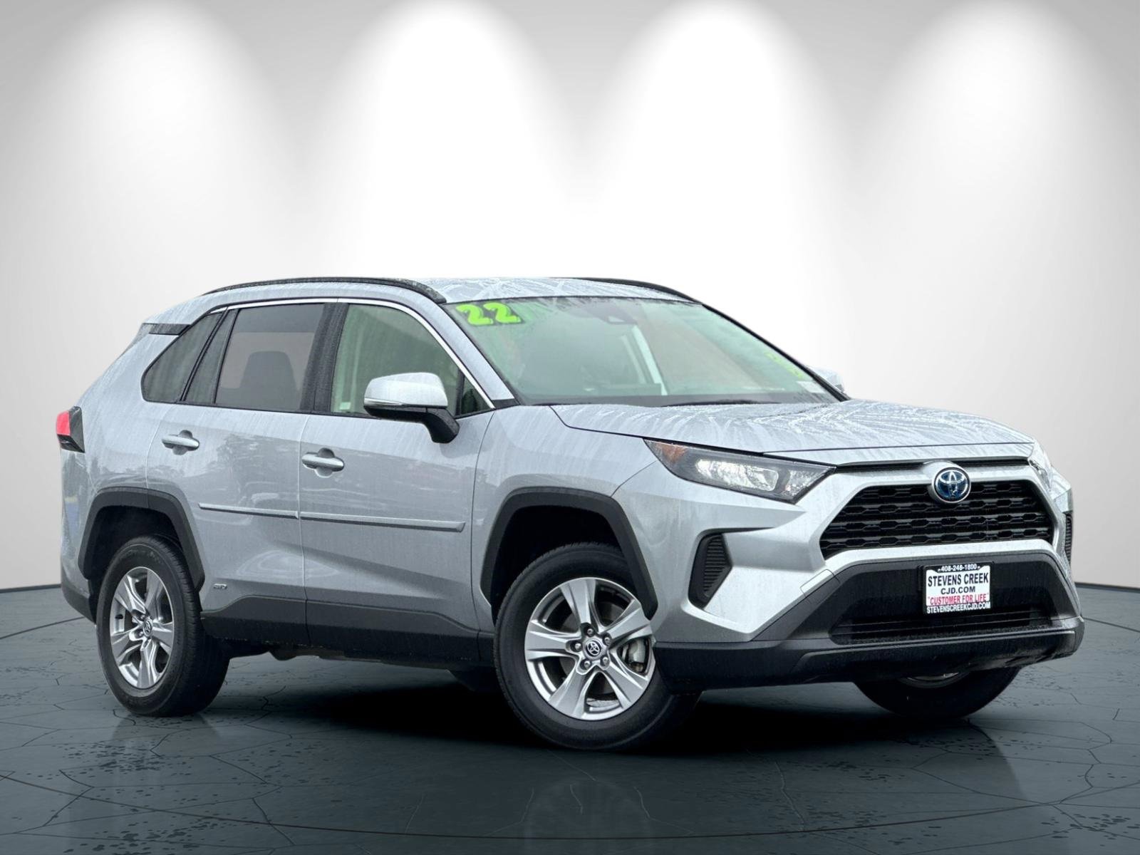 Used 2022 Toyota RAV4 LE image 2