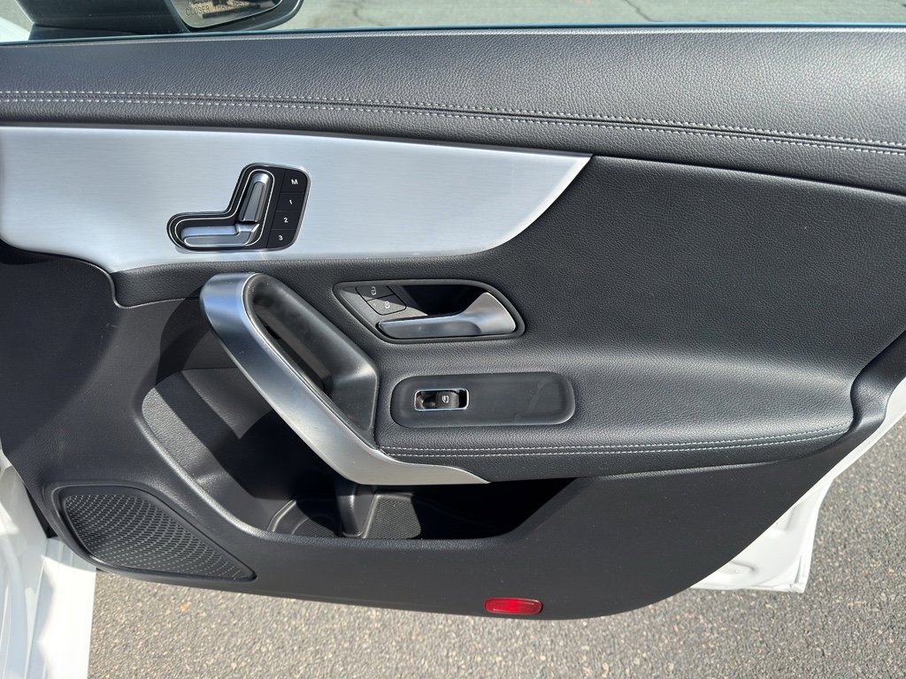 Used 2025 Mercedes-Benz CLA 250 4MATIC image 33
