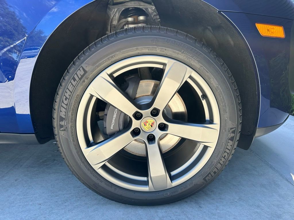 Certified 2025 Porsche Macan AWD/4WD image 38