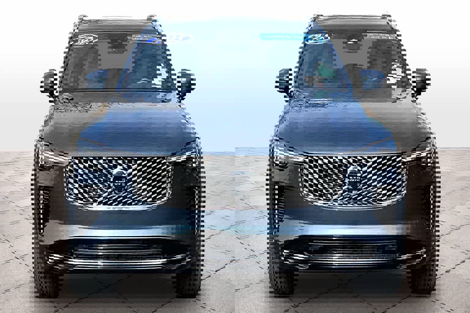 Used 2025 Volvo XC90 B5 Core w/ Protection Package Premier image 3