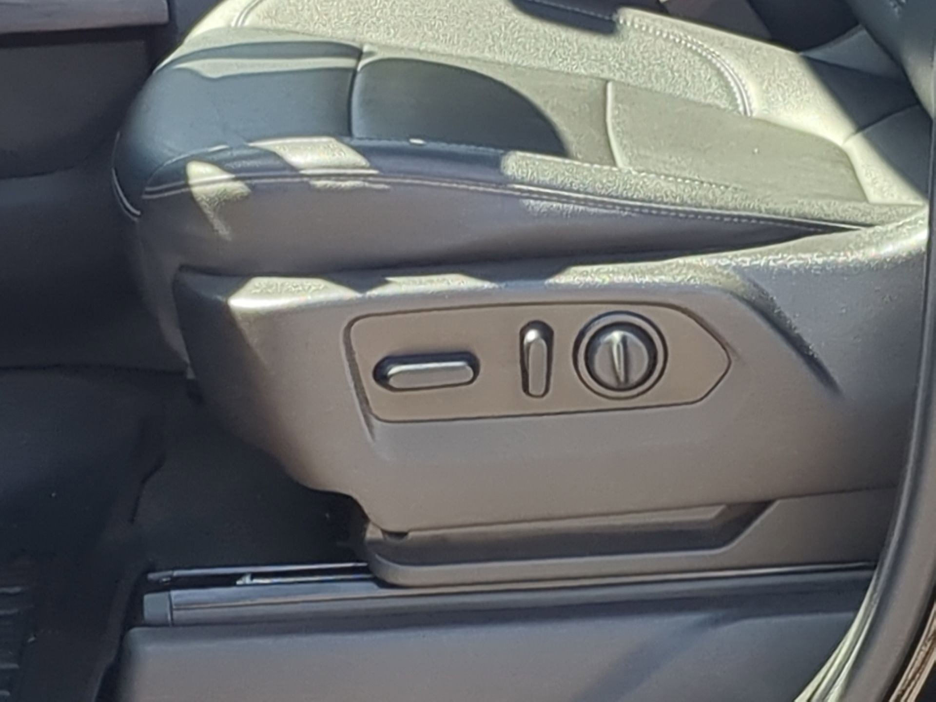 Used 2021 GMC Sierra 2500 SLT w/ SLT Premium Package image 13