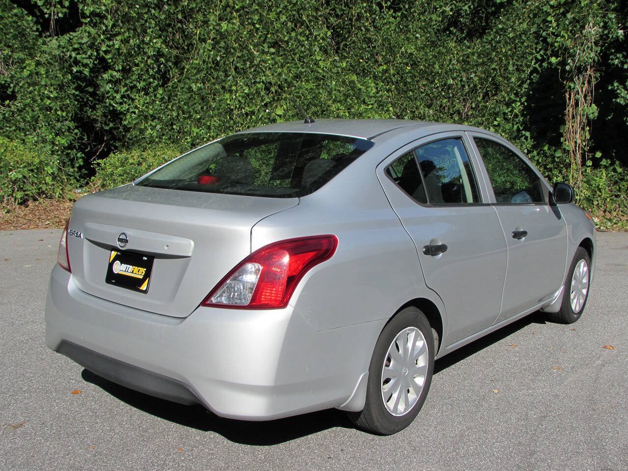 Used 2015 Nissan Versa S FWD image 4
