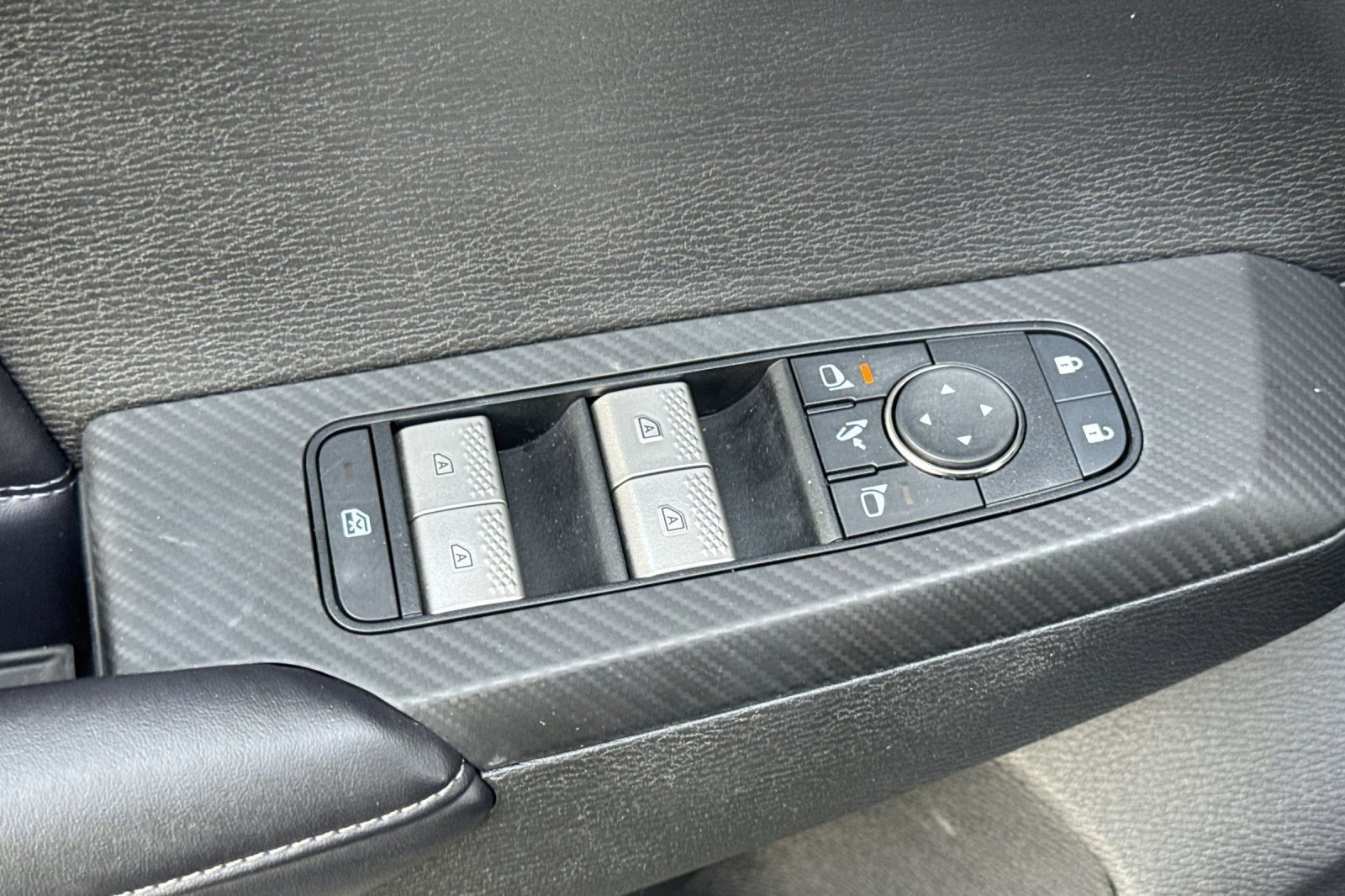 Used 2025 Mitsubishi Outlander SEL image 12