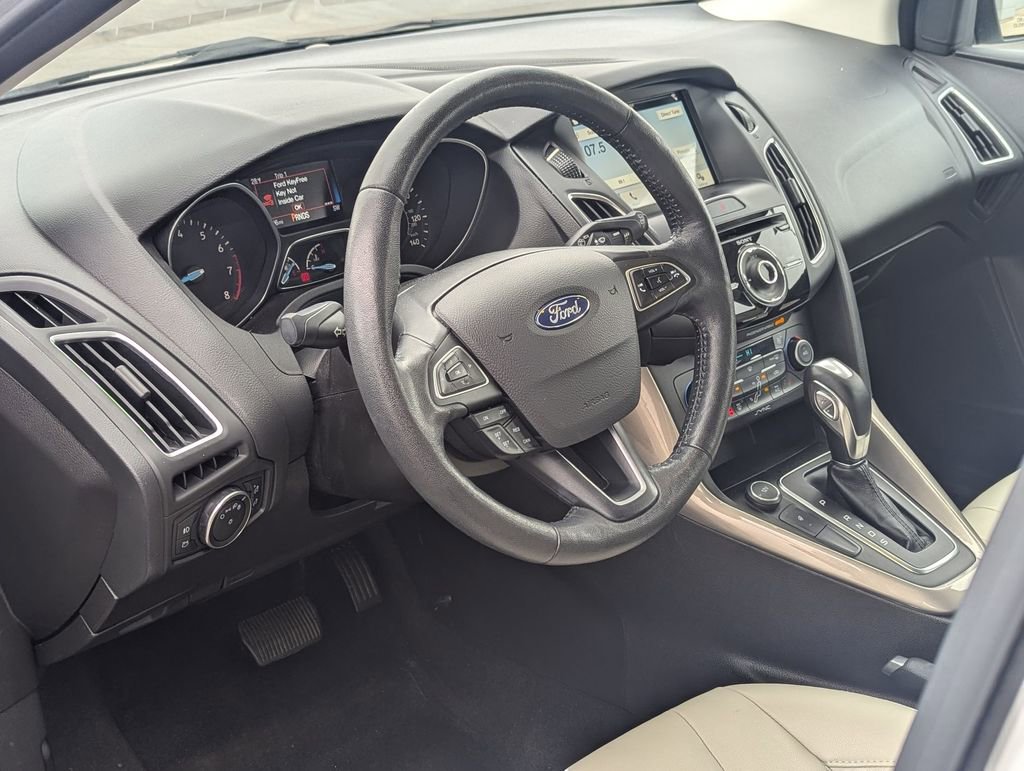 Used 2017 Ford Focus Titanium image 9