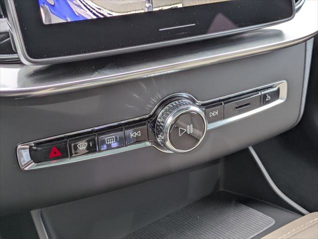 New 2026 Volvo XC90 T8 Plus w/ Protection Package Premier image 8