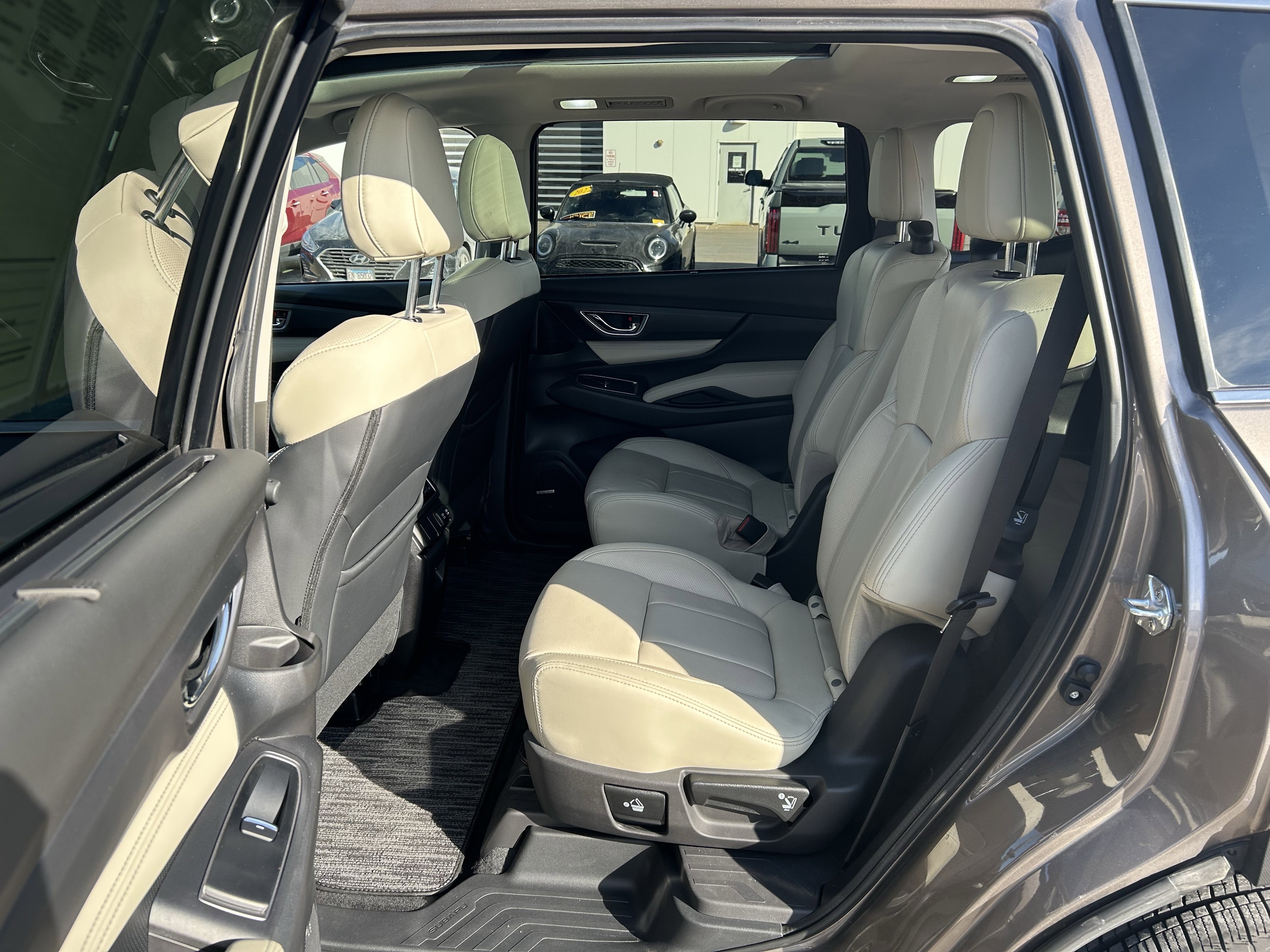 Used 2022 Subaru Ascent Limited w/ Technology Package image 17