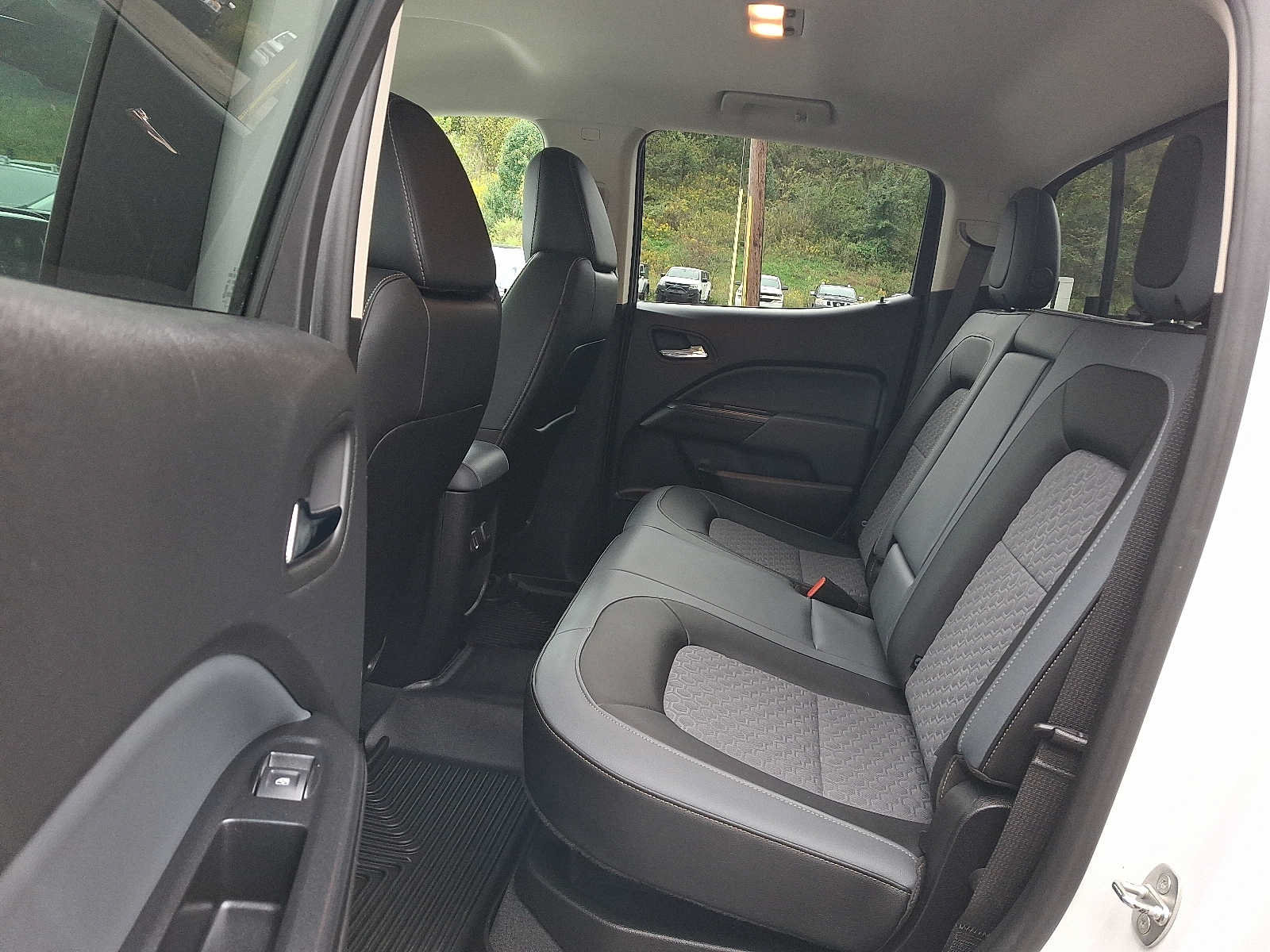 Used 2021 Chevrolet Colorado Z71 AWD/4WD image 10