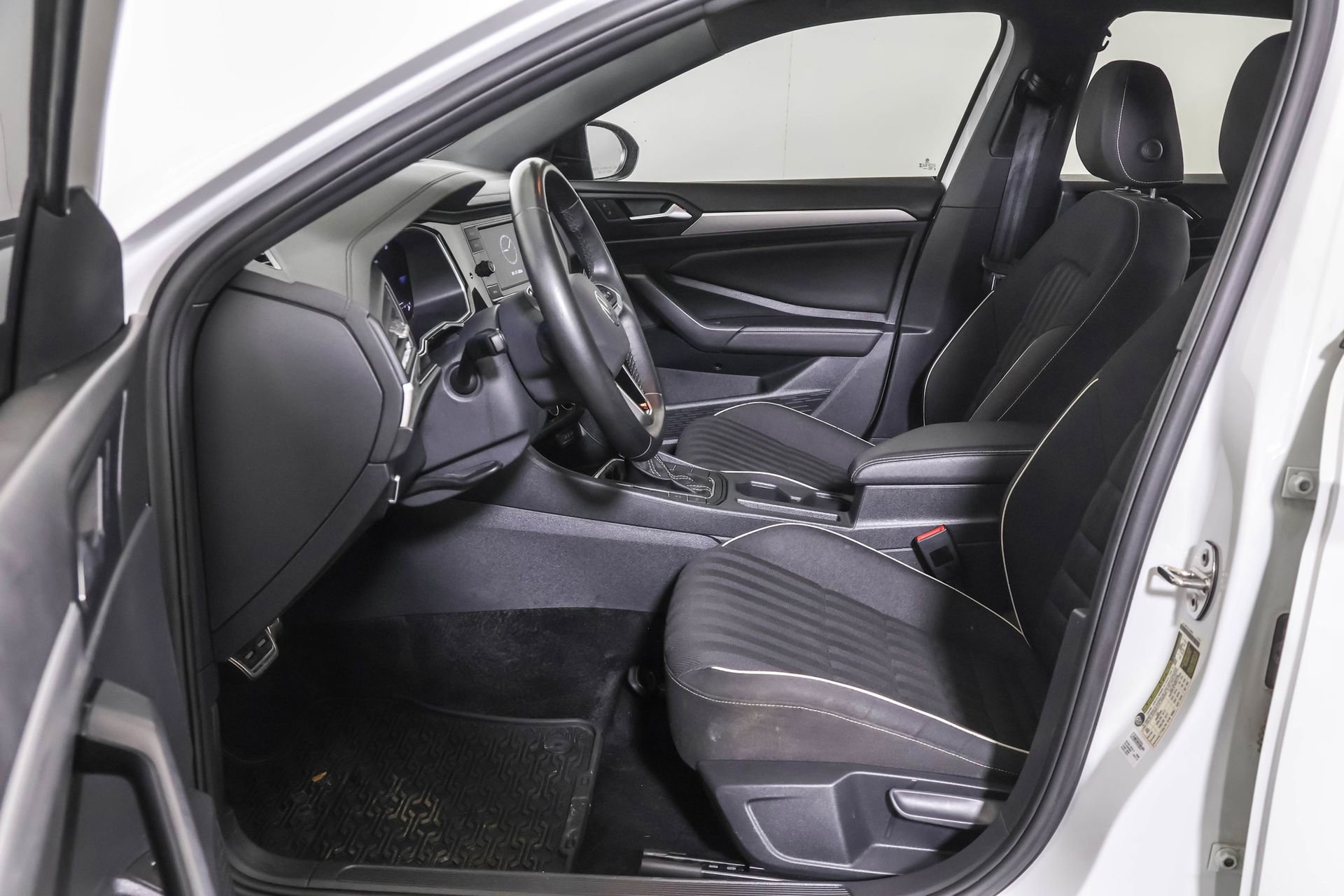 Used 2024 Volkswagen Jetta Sport image 7