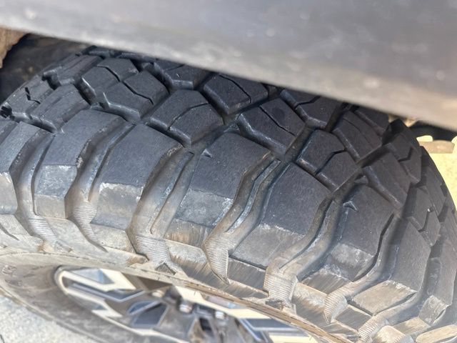 Used 2018 Toyota Tacoma TRD Off-Road w/ Technology Package AWD/4WD image 4