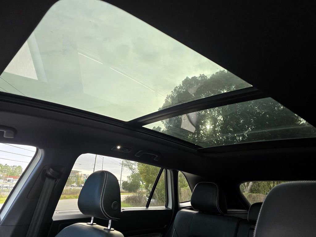 Certified 2021 Volkswagen Atlas Cross Sport SEL Premium image 19